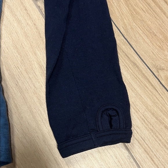 Icebreaker Men's V-Neck Sweater - Blue and Black - Picture 3 of 7